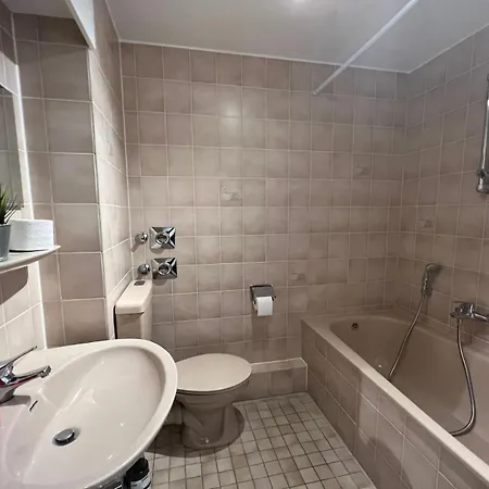 Appartement Schoenes Mit Balkon In Nahe Rheinauer 2 Og MHG